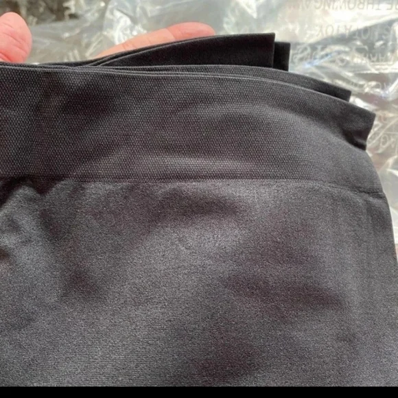 🔥$5🔥BLACK LEGGINGS-PLUS SIZE- - Picture 3 of 4